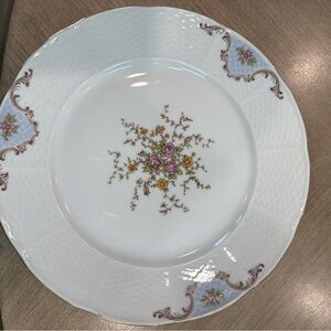Baum Brothers Thurn Vignette made in Czechoslovakia
10 1/4 Dinner Plate Porcelin